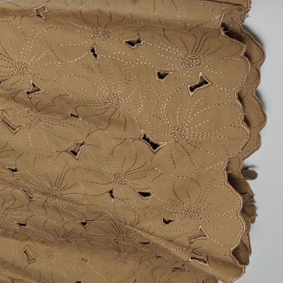 EXPRESS NWT Super High Rise Stylist Tan Scalloped And Pleated Shorts Size 6 - Picture 12 of 16